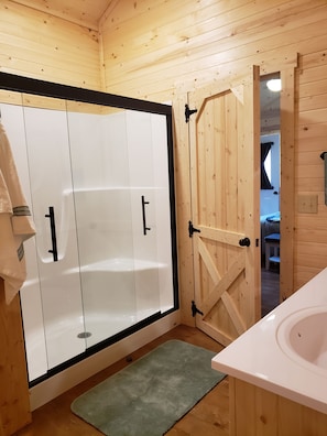 Shower, hair dryer, towels, soap - Moose Tracks Cabin with Hot Tub on screened in porch! (Nelsonville)