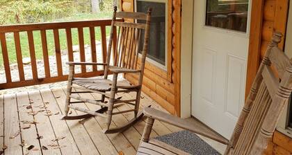 Moose Tracks Cabin with Hot Tub on screened in porch!