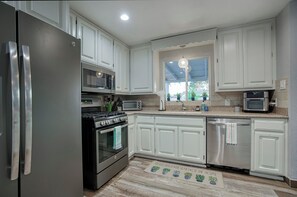 Private kitchen - Desert Oasis Retreat In Stunning Scottsdale, AZ! (Scottsdale)