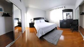 4 bedrooms, desk, iron/ironing board, travel crib