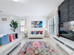 Smart TV, video games, ping pong, offices - Tranquility Villa 4-Bedroom 3-bathroom with pool (Kissimmee)