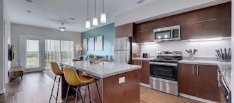 Plush 1Br Cal King Suite Close to Everything