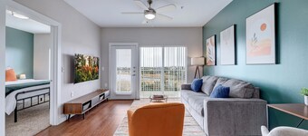 Plush 1Br Cal King Suite Close to Everything