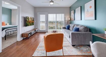 Plush 1Br Cal King Suite Close to Everything
