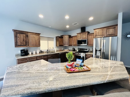 Fridge, microwave, oven, stovetop. Modern Bright start New built