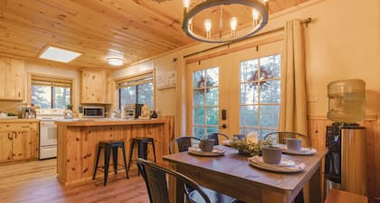 Cozy Pines Hideaway- BBQ, fire-pit, zip-line, and fireplace