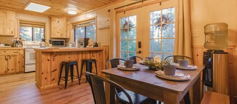 Cozy Pines Hideaway- BBQ, fire-pit, zip-line, and fireplace