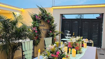 Outdoor dining