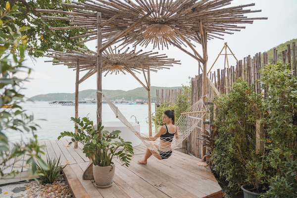 วิลล่าโรแมนติก, 1 ห้องนอน, วิวทะเล, ริมทะเล | ลานระเบียง/นอกชาน