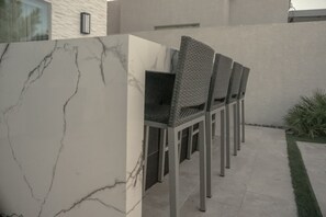 Property grounds - Upscale Home - Heated Modern Pool, Outdoor BBQ, Large Kitchen, Up to 8 Guests! (Las Vegas)