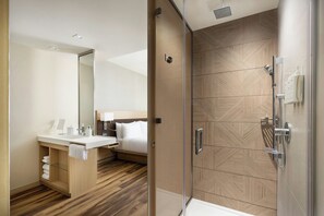 吹风机、毛巾、肥皂、洗发水