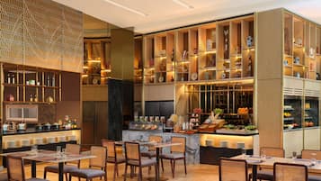 Desayuno buffet (MYR 88 por persona)