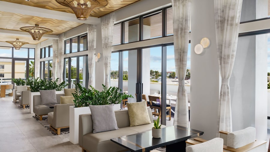 AC Hotel by Marriott Naples 5th Avenue