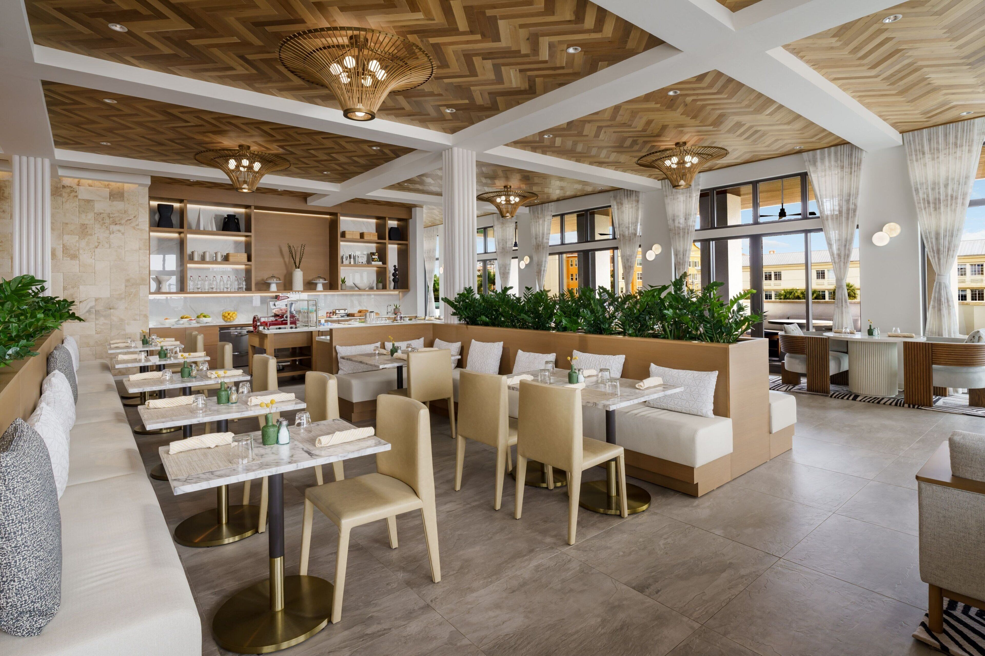 Ofereix vistes a la piscina i s'hi serveixen esmorzars, dinars i sopars 