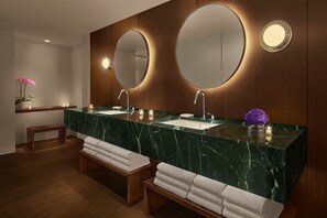 Suite, 1 chambre, vue ville | Salle de bain