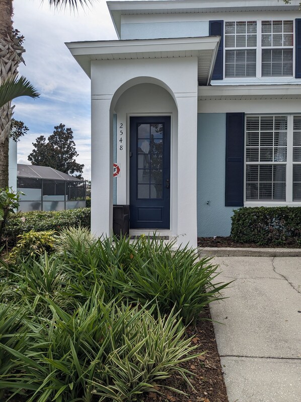 Exterior detail - Fill your Home with Magic
Family-sized Townhome with private pool (Kissimmee)