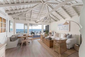 TV, fireplace, stereo