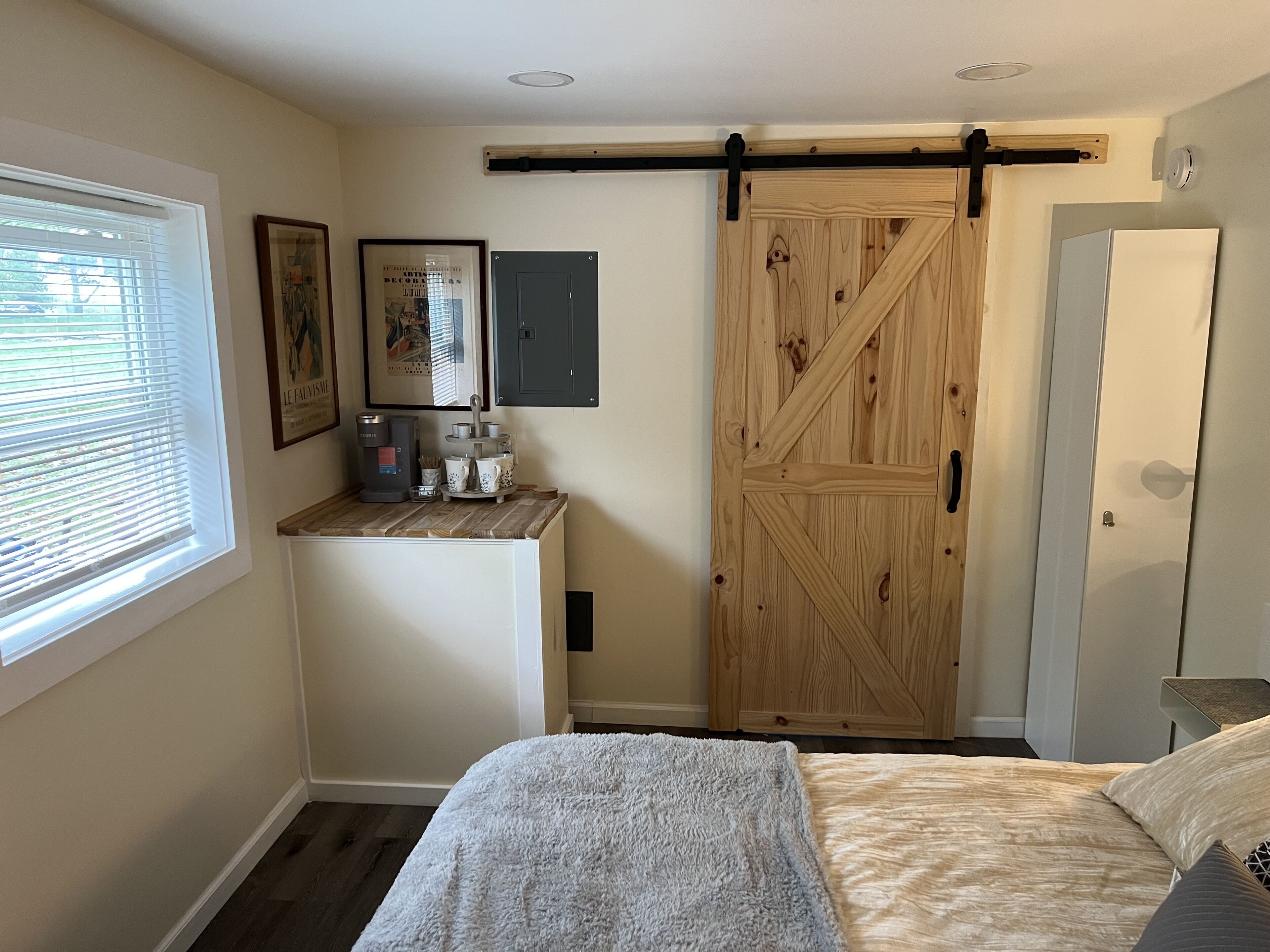 1 soverom, skrivebord, wi-fi (inkludert) og sengetøy