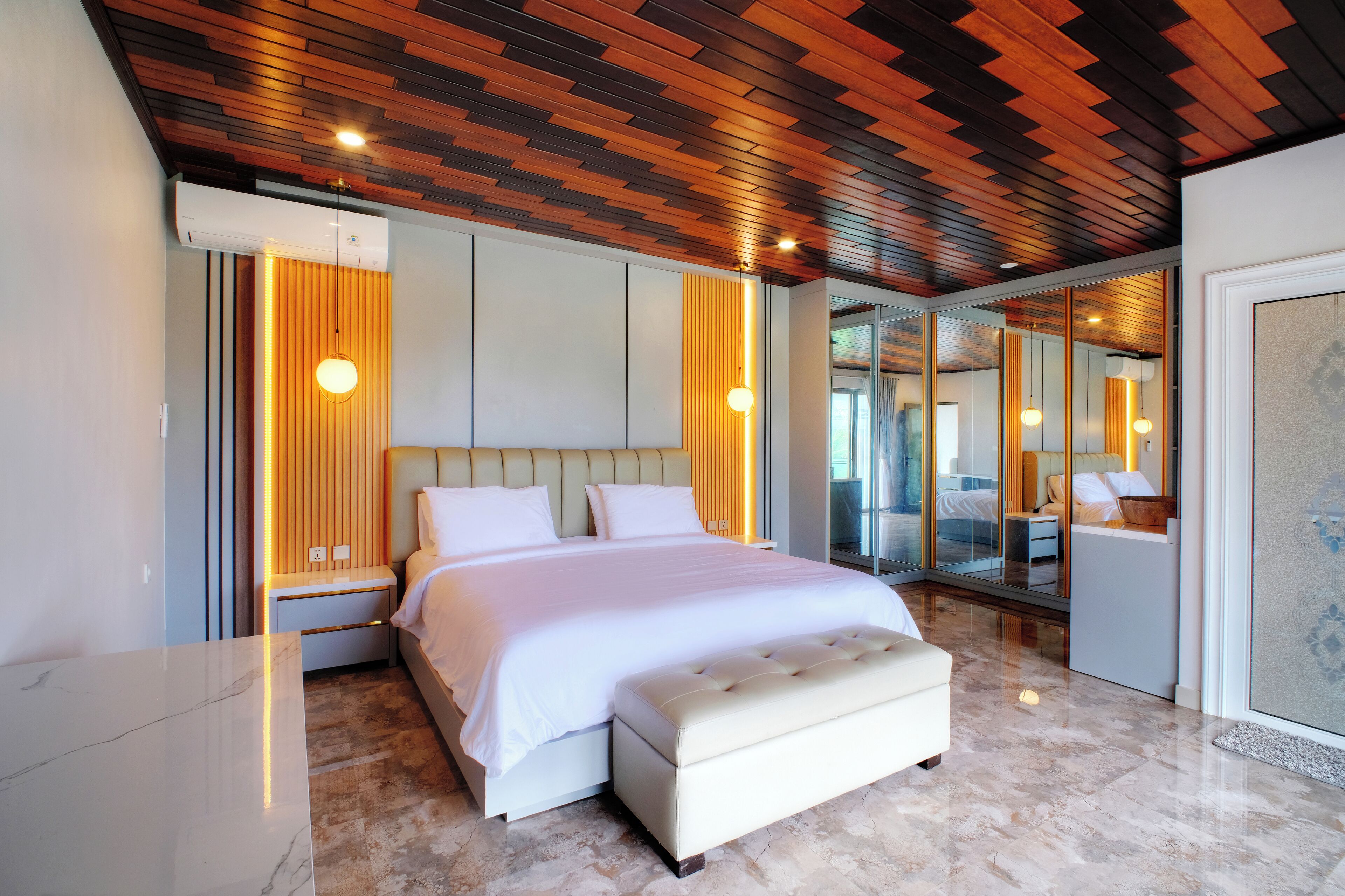 Desk, free WiFi, bed sheets