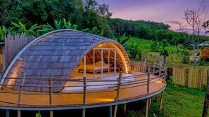 ซิกเนเจอร์บังกะโล | เครื่องนอนป้องกันสารก่อภูมิแพ้, มินิบาร์, ตู้นิรภัยในห้องพัก