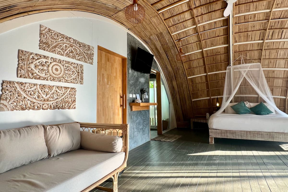 Signature-Bungalow | Wohnbereich | 42-Zoll-Smart-TV mit Digitalempfang, Netflix, Streaming-Dienste