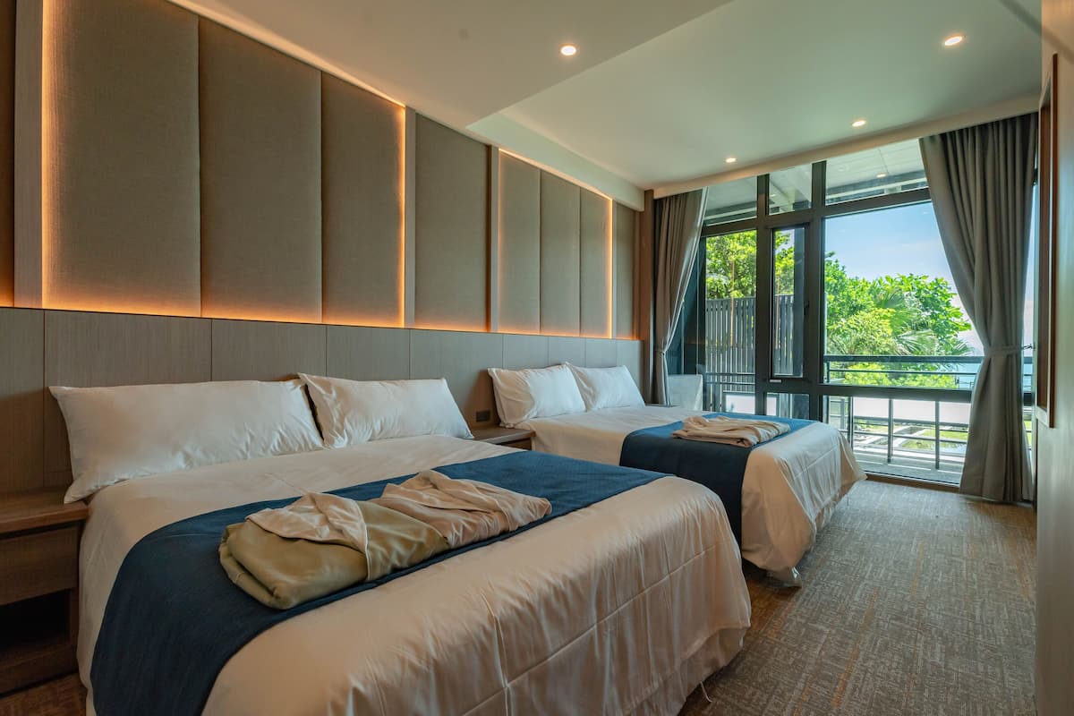 Habitación familiar | 1 dormitorio, cortinas opacas, wifi gratis y ropa de cama