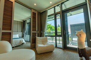 ห้องแฟมิลี่ | บริเวณนั่งเล่น | ทีวีจอแบน 32 นิ้ว พร้อมช่องดิจิตอล