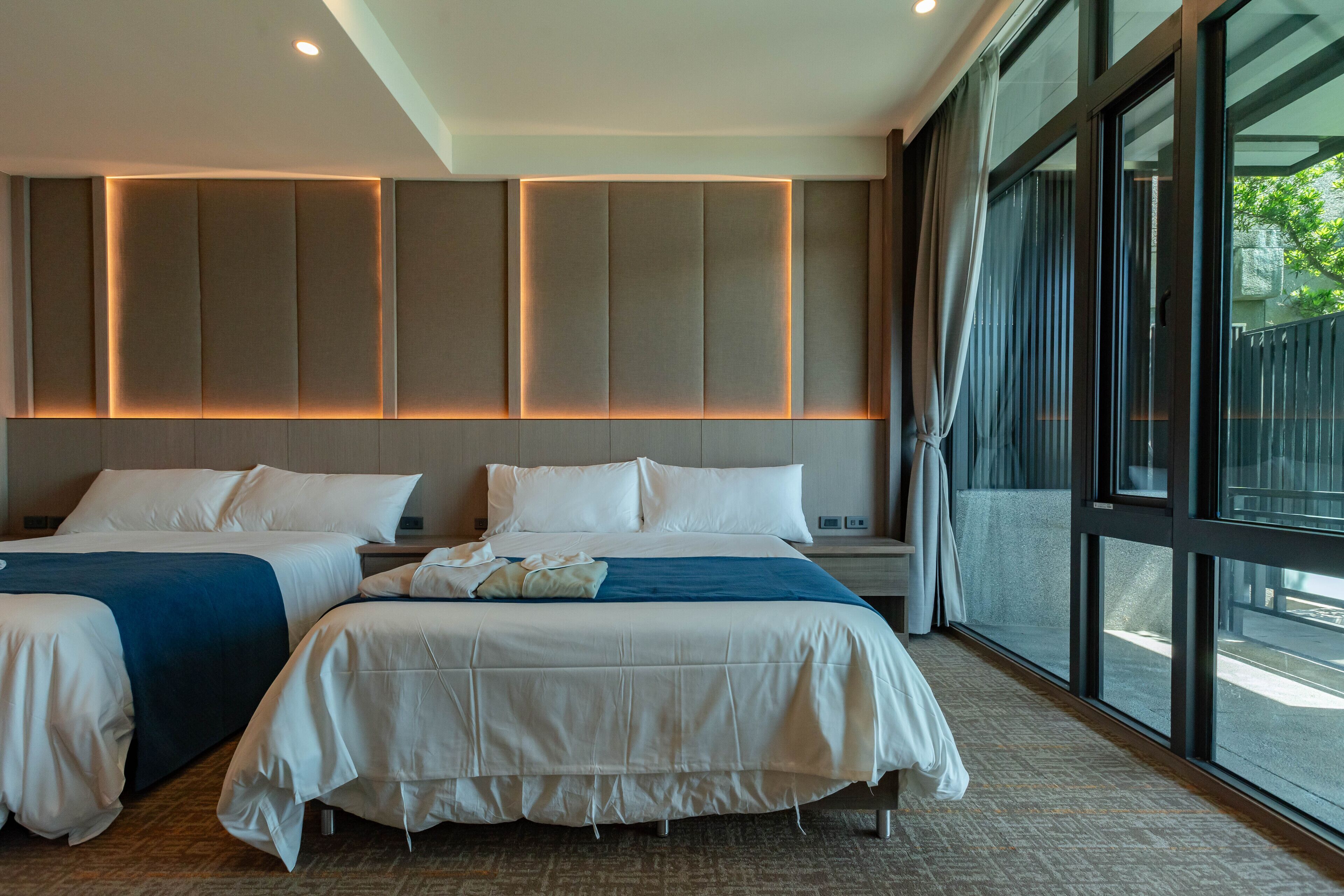 Blackout curtains, free WiFi, bed sheets