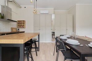 Microwave, dishwasher, coffee/tea maker, electric kettle - Bright Apartment Walońska 19 by Renters (Wroclaw)