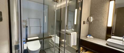 Bañera y ducha independientes, cabezal de ducha tipo lluvia