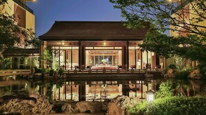 Façade de l’hébergement - soirée/nuit