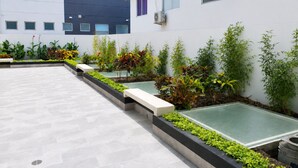 A rooftop garden with planters and a tiled floor. - Luxury Beachfront Apartment in Chipipe – Stunning Views & Top Amenities (Salinas)