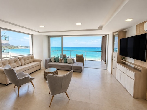 Luxury Beachfront Apartment in Chipipe – Stunning Views & Top Amenities 🌊🏖️