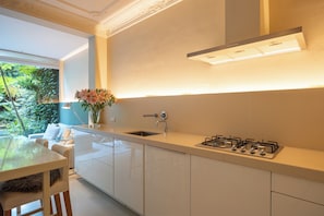 Apartament romàntic | Cuina privada | Microones i cafetera exprés