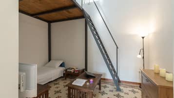 Classic Apartment, 3 Bedrooms, City View | Interior