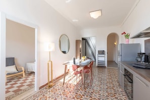 Appartement classique, 3 chambres, vue sur la ville | Restauration