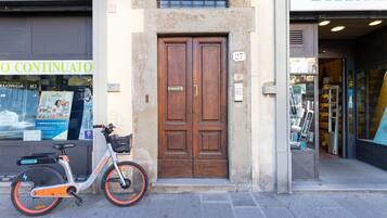 Apartamento clásico, 3 habitaciones, vistas a la ciudad | Exterior