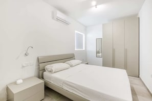 Basic Apartment, Multiple Beds