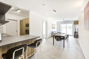 Appartement, plusieurs lits | Cuisine privée | Réfrigérateur, four, plaque de cuisson, lave-vaisselle