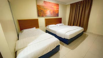 Habitación Confort con 1 cama doble o 2 individuales | Escritorio, tabla de planchar con plancha, wifi gratis