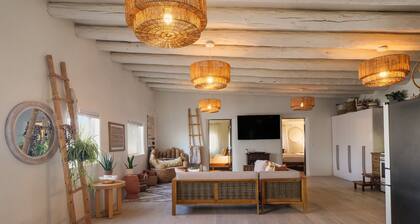 Paseo del Pueblo by Velo