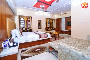 Superior Room | In-room safe, soundproofing, free WiFi - Hotel Ajeet Palace (Jaisalmer)