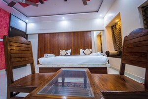 In-room safe, soundproofing, free WiFi