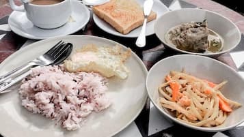 Desayuno bufé gratuito y diario
