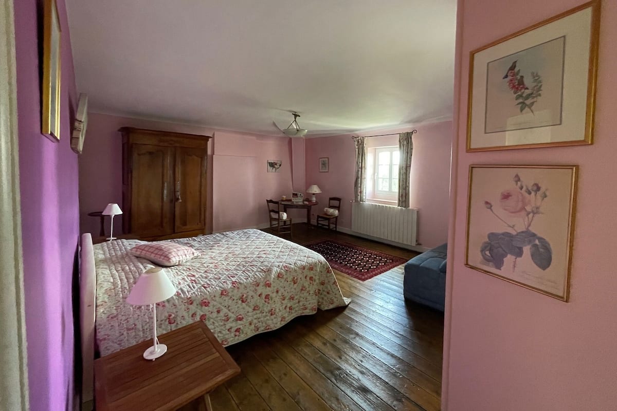 Quarto casal conforto | Wi-Fi de cortesia, roupa de cama