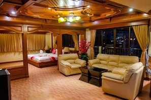 Roof Top Sea View Penthouse Jacuzzi Bar | Minibar, in-room safe, desk, laptop workspace - Diva Patong Hotel (Patong)