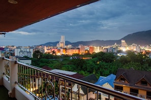Roof Top Sea View Penthouse Jacuzzi Bar | Minibar, in-room safe, desk, laptop workspace - Diva Patong Hotel (Patong)