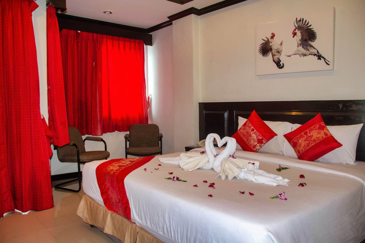 Superior Double Room | Minibar, in-room safe, desk, laptop workspace