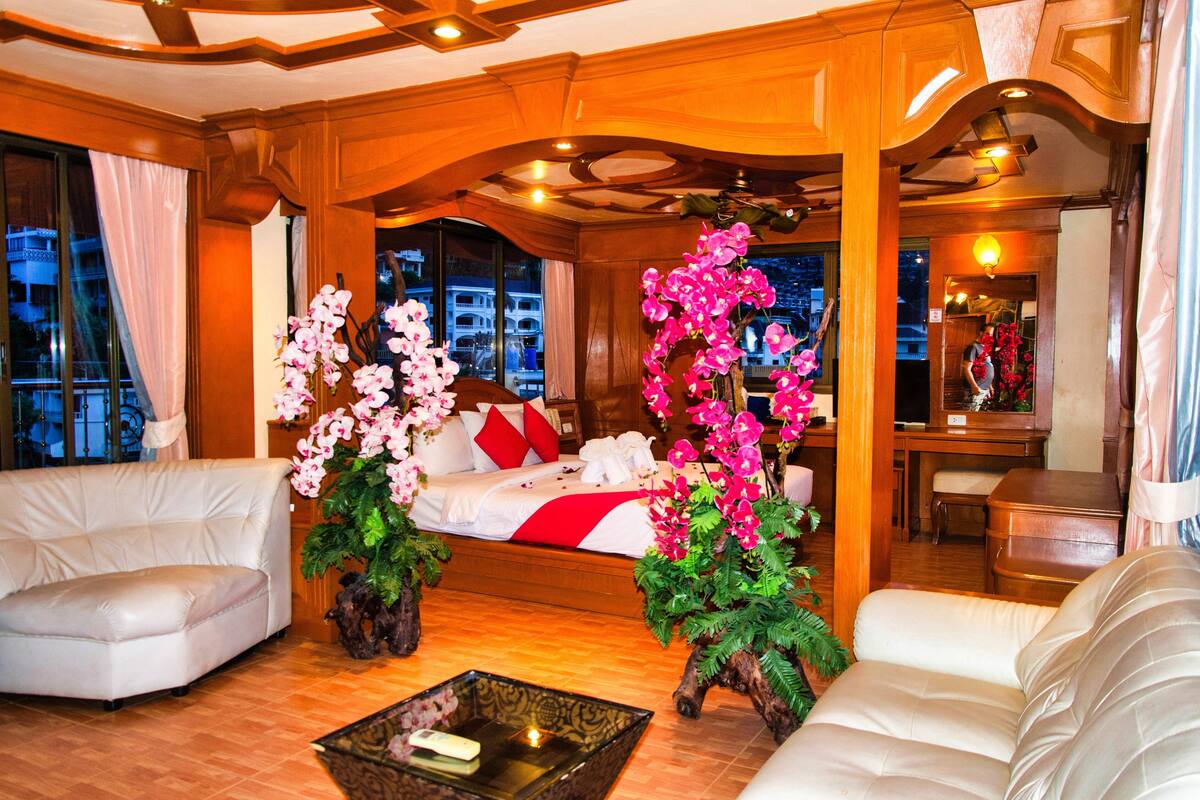 Roof Top Sea View Penthouse Jacuzzi | 미니바, 객실 내 금고, 책상, 노트북 작업 공간