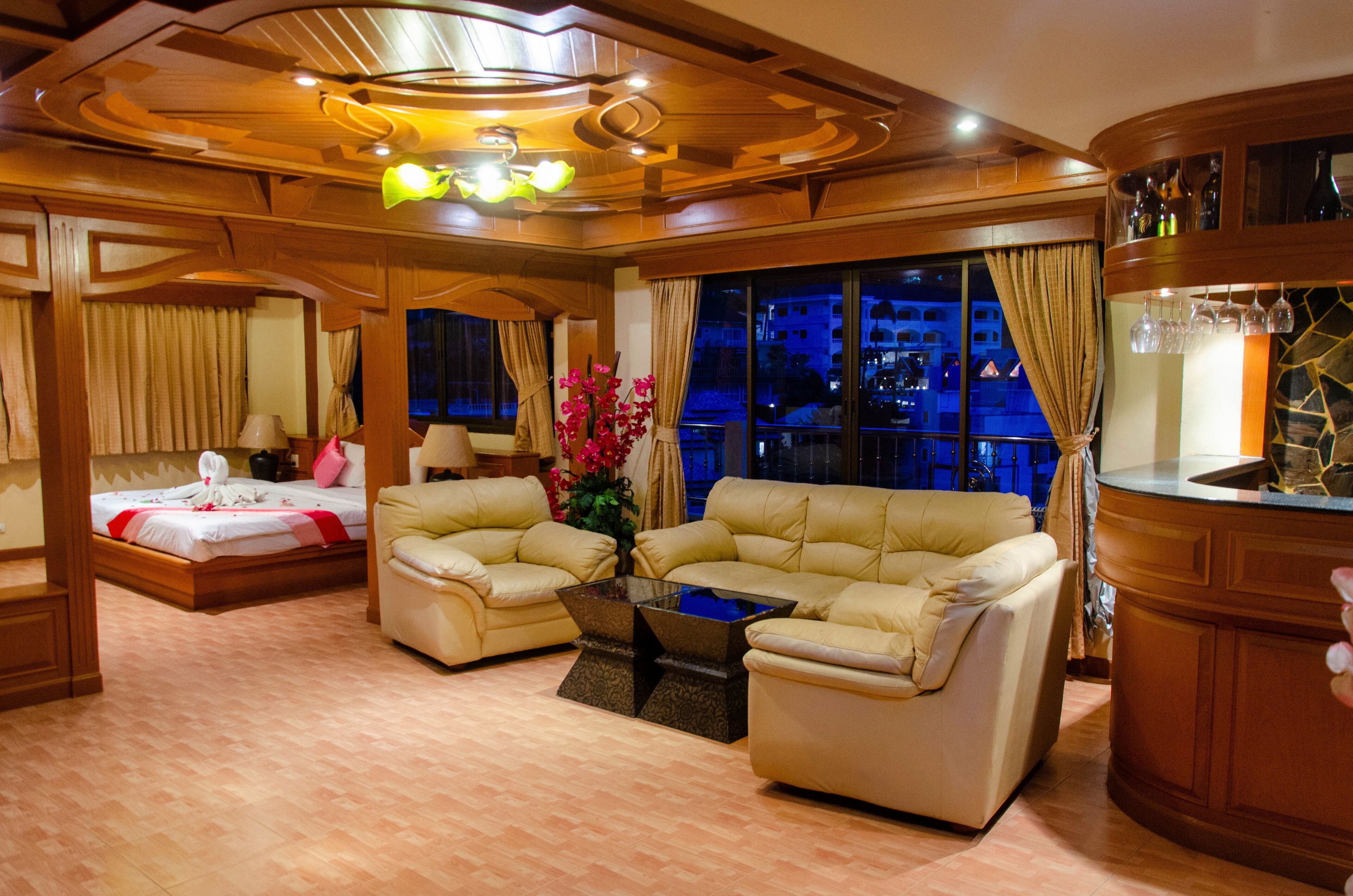 Roof Top Sea View Penthouse Jacuzzi Bar | Minibar, két bảo mật tại phòng, bàn 